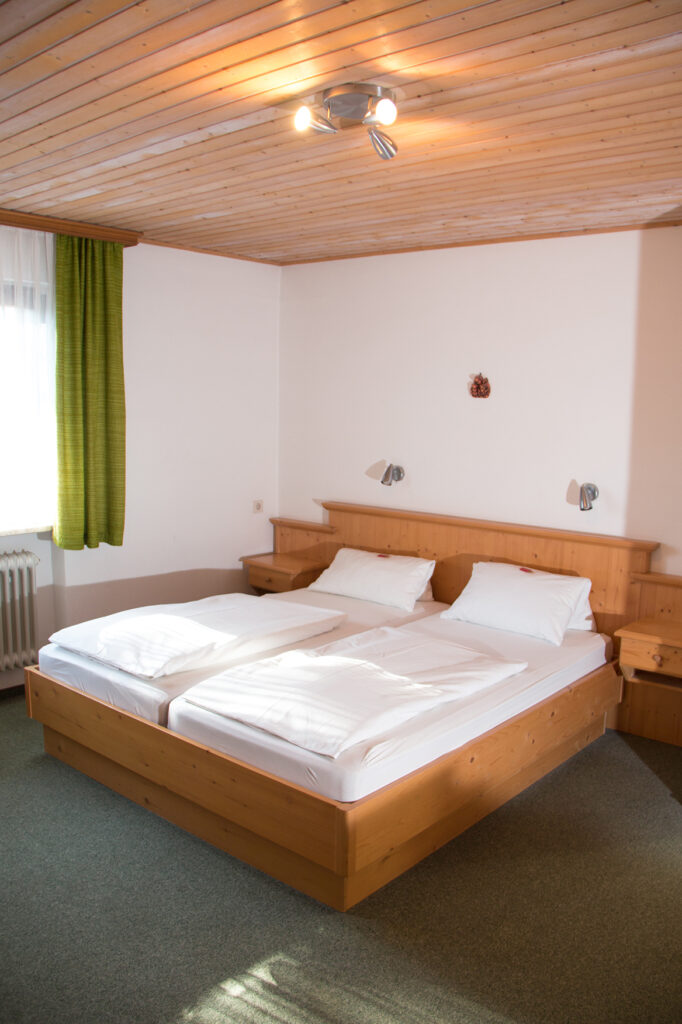 Hotelzimmer Doppelbett Weißbräu Freilassing